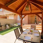 Themed Pool & Jacuzzi I Bbq | Parking 산타 폴라